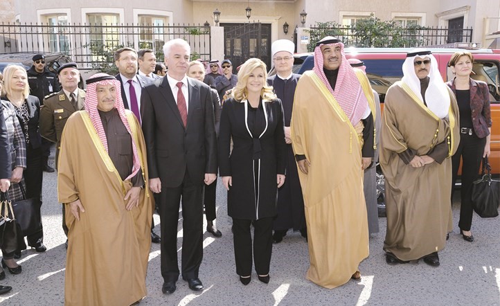 الرئيسة كيتاروفيتش والشيخ صباح الخالد ومحمد أبوالحسن والسفير ضاري العجران خلال افتتاح سفارة كرواتيا لدى البلاد﻿