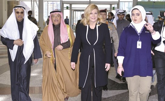 الرئيسة كوليندا غرابار كيتاروفيتش ومحمد أبوالحسن وم.سامي الرشيد في المركز العلمي﻿