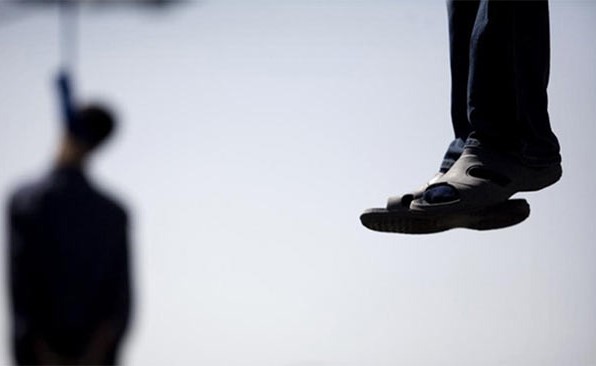انتحر الأب وشاهدته طفلته .. فاكتملت المأساة