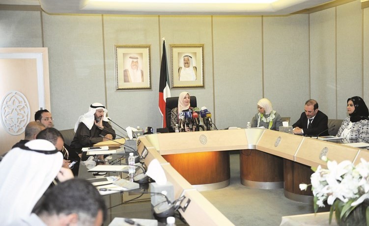 د.ماجدة القطان متحدثة خلال المؤتمر الصحافي	(عادل سلامة)﻿