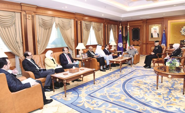 الشيخ خالد الجراح مستقبلا الأمير زيد بن رعد بن الحسينبحضور اللواء خالد الديين ﻿
