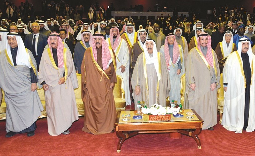 صاحب السمو الأمير الشيخ صباح الأحمد وسمو ولي العهد الشيخ نواف الأحمد ومرزوق الغانم والشيخ جابر العبدالله وسمو الشيخ ناصر المحمد وسمو الشيخ جابر المبارك في مقدمة الحضور﻿