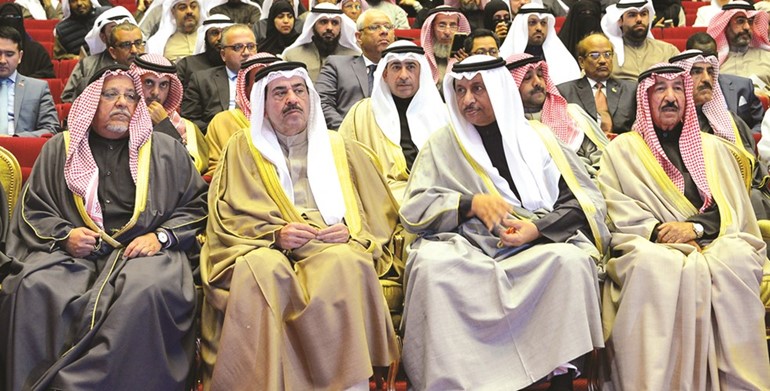 الشيخ جابر العبدالله وسمو الشيخ جابر المبارك والشيخ أحمد الحمود والشيخ علي الجراح﻿