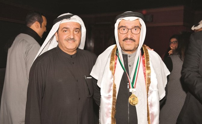 الكاتب القدير عبدالعزيز السريع مع ابنه الفنان منقذ السريع﻿