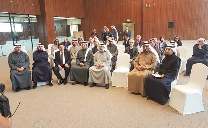 م.عبدالرحمن المطوع والشيخ عبدالله الاحمد خلال اللقاء ﻿