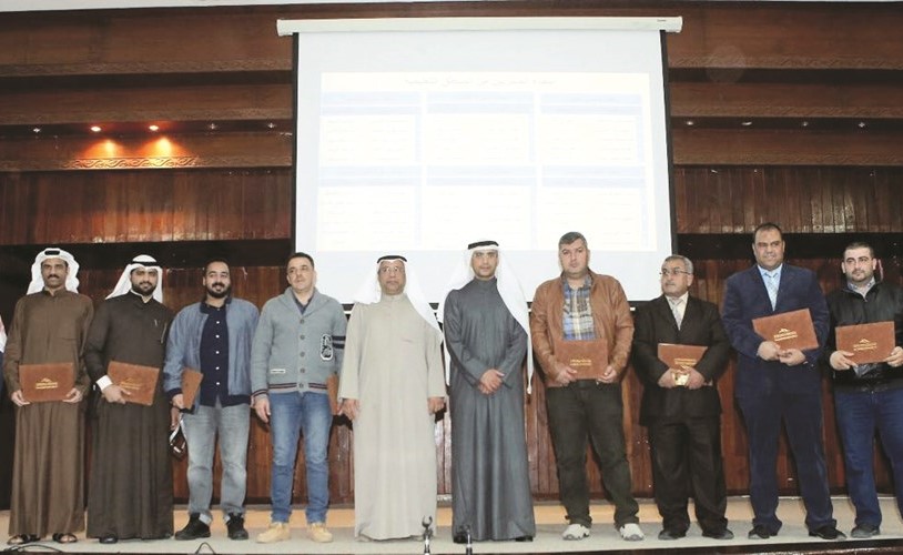  ومع مجموعة من المعلمين المكرمين﻿
