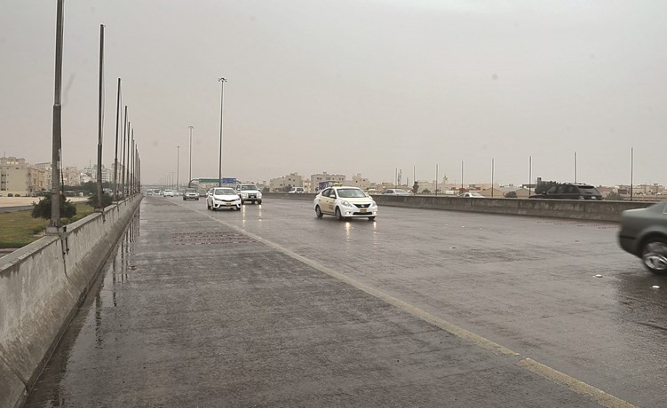 أمطار خفيفة على البلاد أمس	(زين علام)﻿
