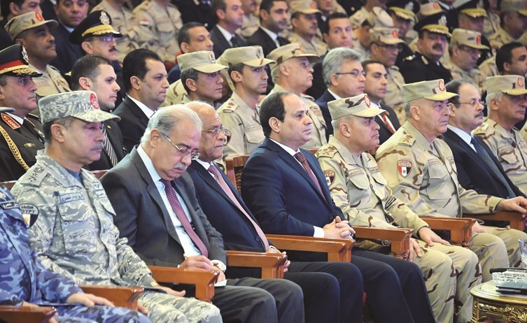 الرئيس المصري عبدالفتاح السيسي خلال مشاركته في الندوة التثقيفية الرابعة والعشرين التي تنظمها إدارة الشؤون المعنوية للقوات المسلحة المصرية امس﻿
