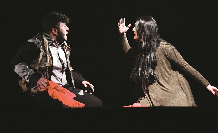 نور الغندور مع عبدالله الدرزي في المسرحية 	(فريال حماد)﻿