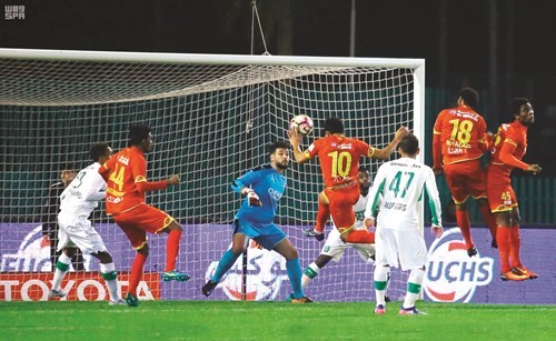 القادسية يقسو على الأهلي.. والهلال ينفرد بالصدارة