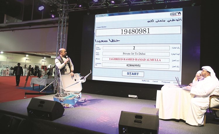 لحظة إعلان الفائزين بحملة فيزا الوطني الائتمانية﻿