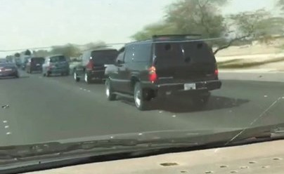 مركبات الإدارات الأمنية المختلفة تتوجه إلى العبدلي﻿