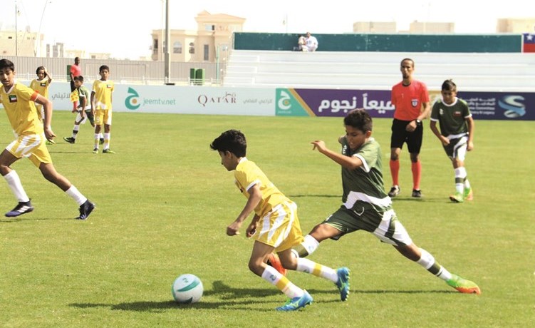 مرور مميز بالكرة أمام المدافع التشيلي﻿