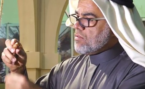 بالفيديو.. شيخ بائعي التمور يوضح كيف يختار الملوك والأمراء تمورهم