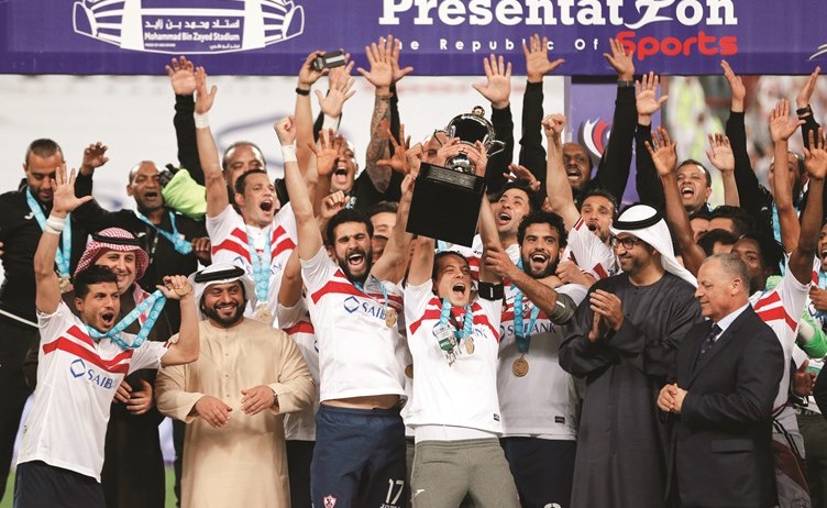 أبطال السوبر يرفعون الكأس في ستاد محمد بن زايد﻿