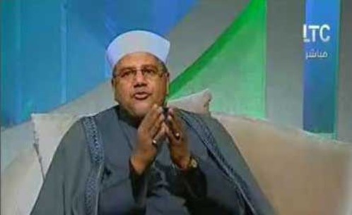 فيديو صادم .. مصرية تدعي أنها ممسوسة.. وتصرخ 4 ملوك من الجن يسكنون جسدي وأمروني بشئ غريب  !