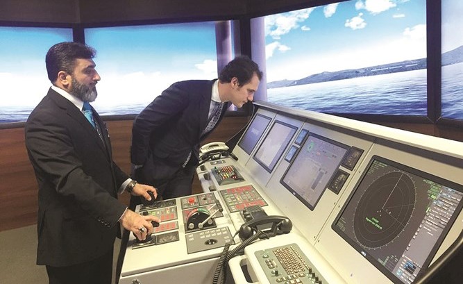 منذر الكندري وإخصائي التدريب على محاكيات القطارات والمترو دييغو ساندينو﻿