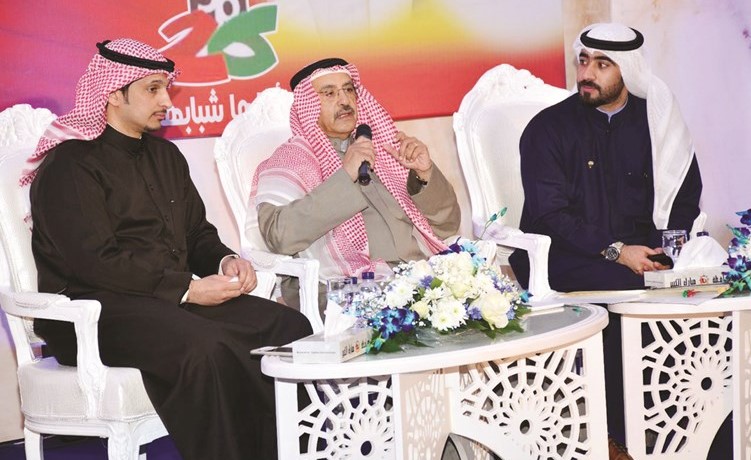 الفريق أول م. أحمد الرجيب متحدثا خلال الملتقى ويبدو عبدالرحمن المطيري﻿