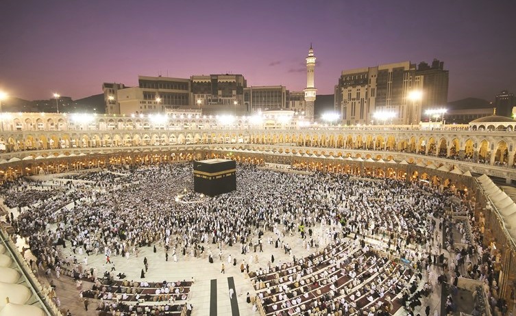 جهود كبيرة لتسهيل أداء مناسك العمرة لموظفي البنك ﻿