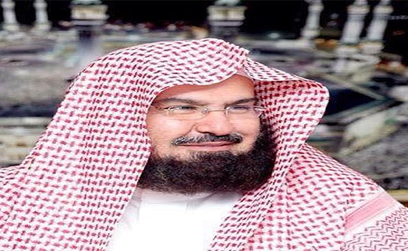 إمام المسجد الحرام يحذر من نشر «الأخبار الكاذبة» عبر الإنترنت