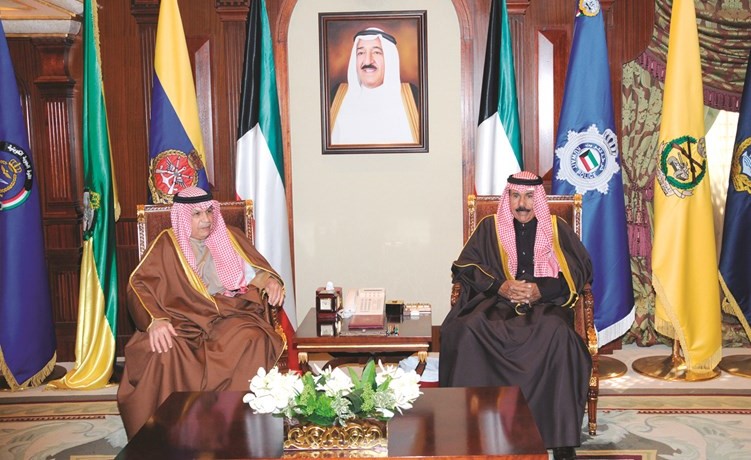 سمو ولي العهد خلال استقباله الشيخ خالد الجراح﻿