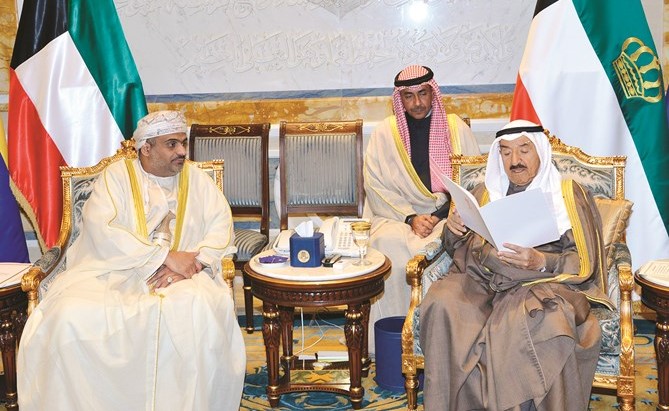 صاحب السمو الأمير مستقبلا سفير سلطنة عمان حامد بن سعيد آل إبراهيم﻿