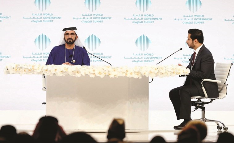 الشيخ محمد بن راشد متحدثا خلال جلسة في القمة العالمية للحكومات	(رويترز)﻿