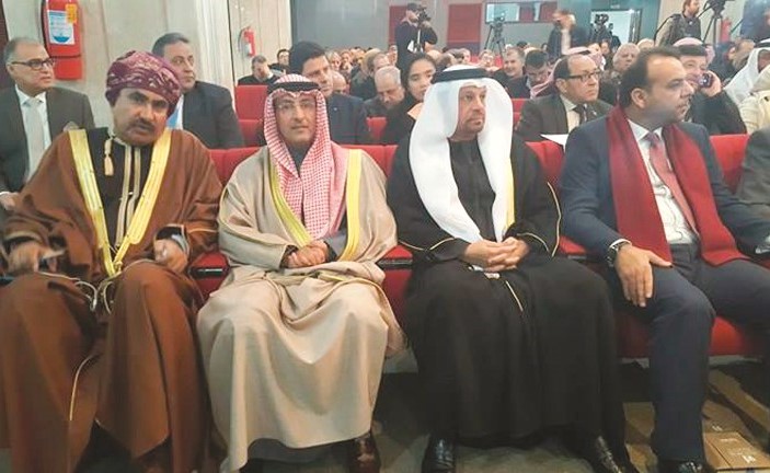 سفير الكويت لدى الجزائر محمد الشبو خلال حضوره احتفالية تسليم الجائزة﻿