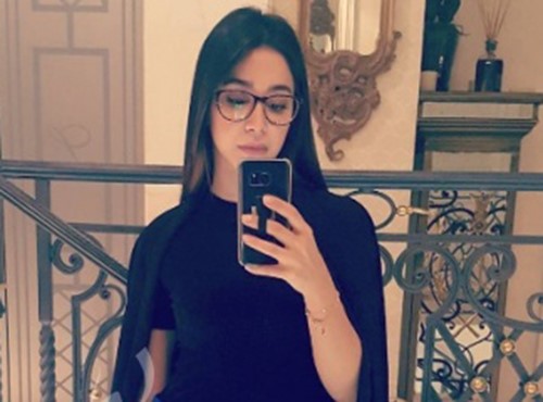 بالفيديو.. آسيل عمران تذهل الجمهور بتنورة قصيرة ورقص السالسا