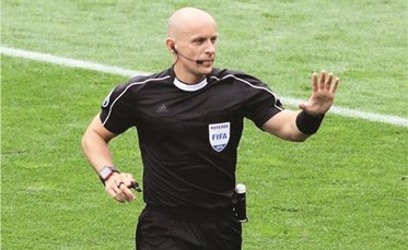 الحكم الپولندي جاهز للموقعة الكاتالونية الباريسية﻿