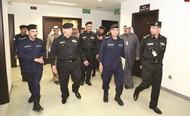 الفهد والطراح والنصرالله خلال جولة تفقدية بالمخفر ﻿