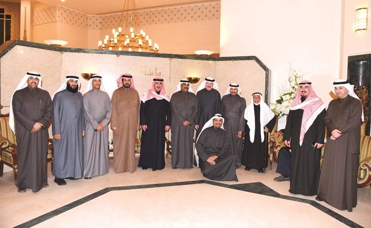 وزير العدل السابق المستشار راشد الحماد ووكيل وزارة العدل م. عبدالعزيز السريع والوكيل المساعد للخبراء خالد الدخيل يهنئون الخبراء بمناسبة ترقيتهم ﻿
