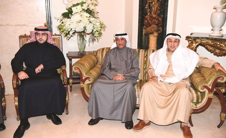 المستشار محمد بن ناجي والنائبان شعيب المويزري ود. عبد الكريم الكندري ﻿