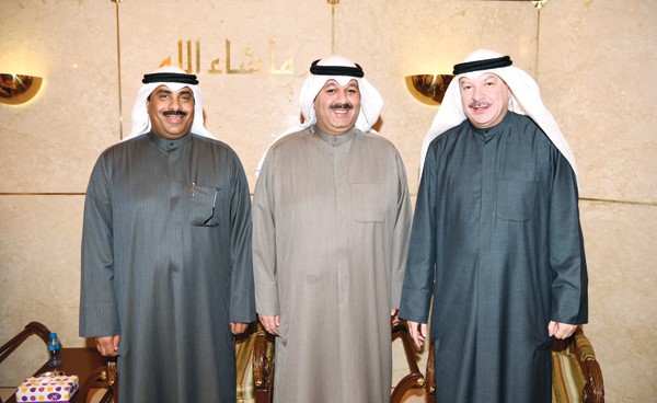 م. عبد اللطيف السريع وعلي السلمان وخالد الدخيل خلال احتفال تكريم الخبراء  (أنور الكندري)