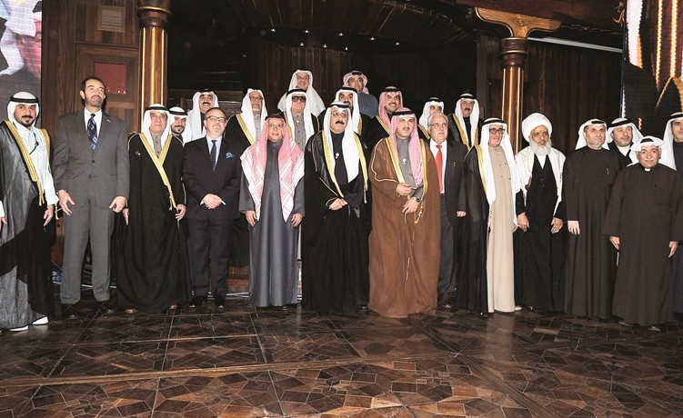 الشيخ علي الجراح والحضور في حفل إطلاق الكتاب	 (زين العابدين)﻿