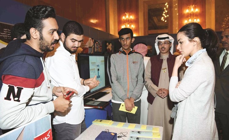 الشيخة الزين الصباح في جولة على المعرض ﻿