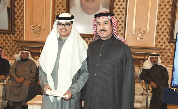 د. محمد الشحومي مكرما عمر العازمي﻿
