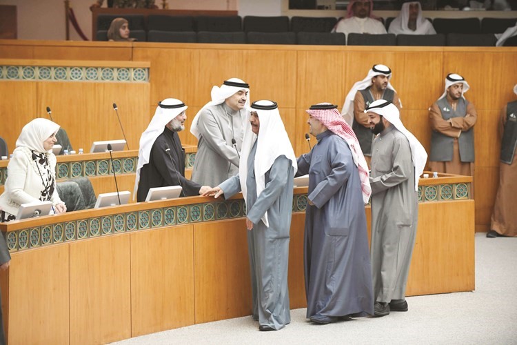 عبدالله فهاد ومبارك الحجرف وحمد الهرشاني مع محمد المطير وعبدالرحمن المطوع ﻿