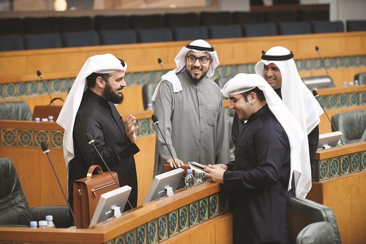 د. فالح العزب وأسامة الشاهين ود.عبدالكريم الكندري ود. جمعان الحربش﻿