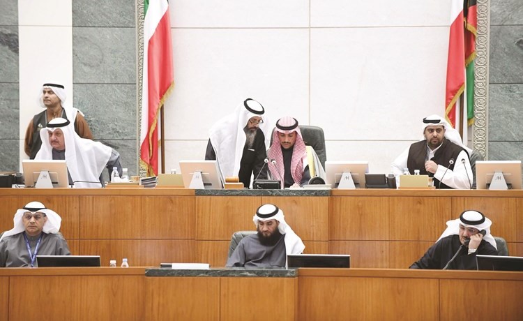 رئيس مجلس الأمة مرزوق الغانم ونائبه عيسى الكندري ونايف المرداس وراكان النصف﻿