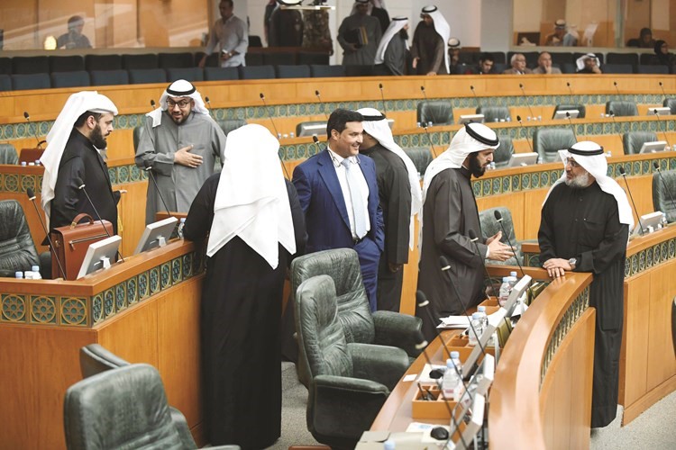 عبدالرحمن المطوع ود.عادل الدمخي ود.جمال الحربي واسامة الشاهين ود.جمعان الحربش﻿