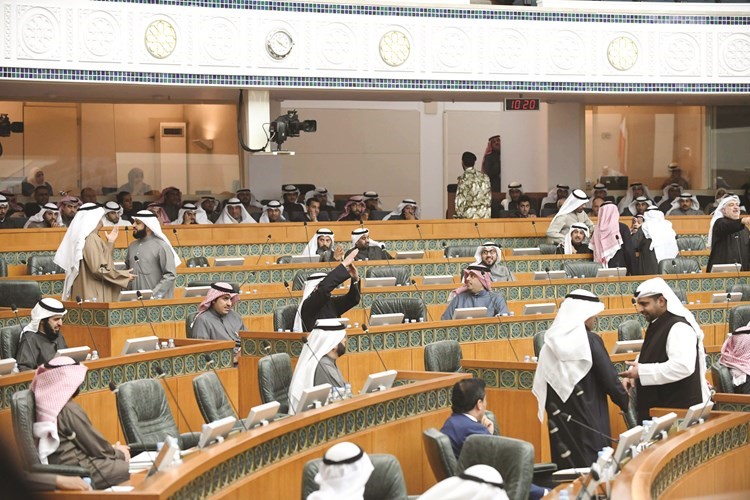 سجال بين حمدان العازمي وعمر الطبطبائي ﻿