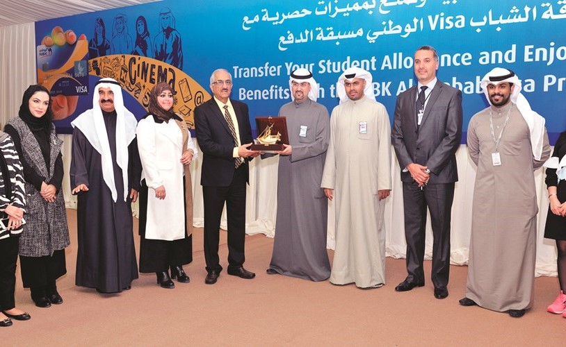 إدارة مكتبة الطالب الجامعي افتتحت خيمة بيع الكتب الدراسية للفصل الدراسي الثاني 2016/2017