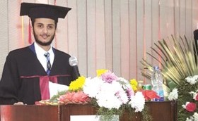 علي اللميع خلال مناقشة رسالة الماجستير﻿