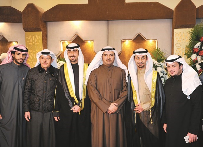 حمدان العازمي ويوسف العازمي ومحمد الدريويش يباركون				(عادل سلامة)﻿