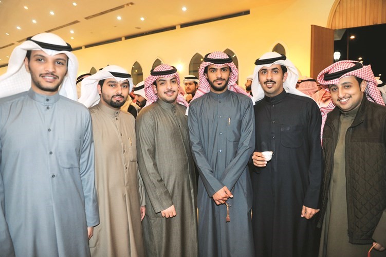 مساعد الخياط وبدر القيس ومحمد الدريويش وعبدالله الدريويش وفيصل العازمي وحمد الدريويش﻿