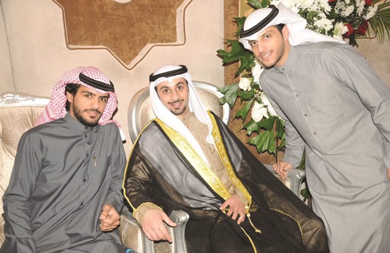 المعرس مبارك الجلاهمة متوسطا رشيد الضرباح ومحمد الدريويش﻿