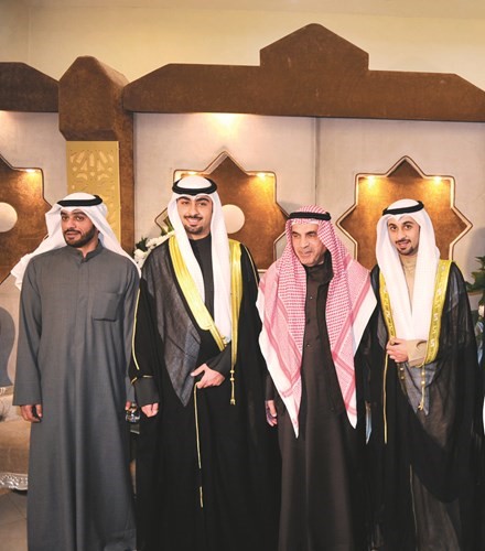 د.عبدالله الطريجي يبارك للمعرسين مبارك وشاهين الجلاهمة وعمهما جاسم الجلاهمة﻿