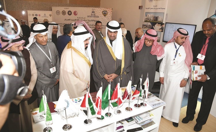 خالد الروضان أثناء جولة في المؤتمر المهني الخامس للمحاسبة والمراجعة﻿