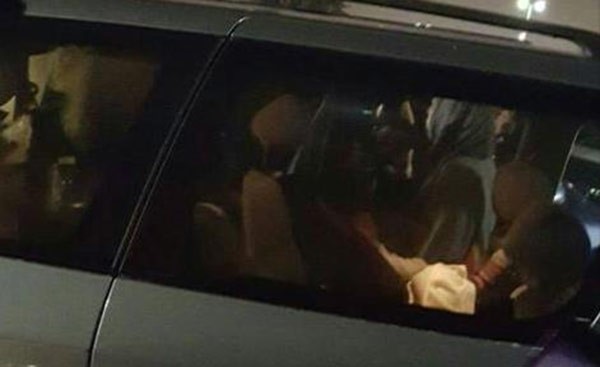 بالفيديو.. زوجان سعوديان في امريكا يتركان طفلتهما الرضيعة في السيارة لمشاهدة السينما.. والشرطة تحقق معهما